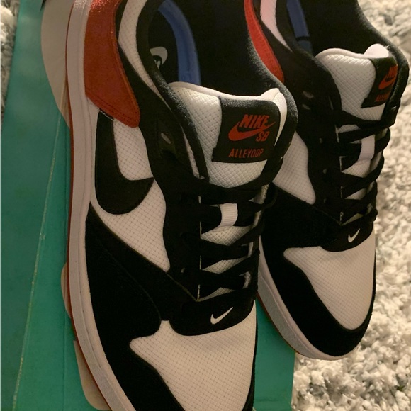Nike SB Alleyoop, size 11 in women and 9.5 in Men. - Picture 5 of 10